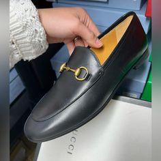 Brand New! 100% Authentic Chic Gucci Loafers For Business, Gucci Calf Leather Loafers For Office, Gucci Calf Leather Office Loafers, Gucci Round Toe Loafers For Office, Gucci Loafers For Office With Round Toe, Gucci Almond Toe Loafers For Workwear, Gucci Designer Leather Shoes For Work, Gucci Leather Shoes For Office, Designer Gucci Leather Shoes For Work