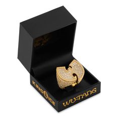 This Wu-Tang x King Ice Ring is made from high-quality materials, perfect for paying homage to the iconic hip-hop legend. Crafted with meticulous attention to detail, this 30mm Wu-Tang Logo Ring stands out with hundreds of hand-set stones and is sure to be an eye-catching addition to any wardrobe. Luxury Gold Iced Out Rings, Yellow Gold Iced Out Jewelry Ring, Iced Out Gold Rings For Gift, Luxury Diamond Jewelry For Streetwear, Luxury Gold Jewelry For Streetwear, Ice Ring, Clothes Wishlist, Jewelry King, Vvs Diamond