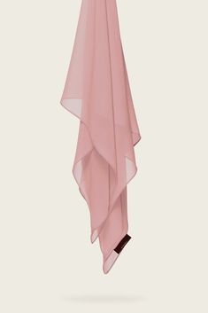 Haute Hijab, Blouse Hijab, Pink Hijab, Hijab Colors, Blouses Vintage, Mix Match Outfits, Chiffon Hijab, Mode Turban, Professional Wear