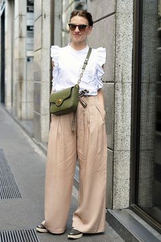 Aesthetic Parisian Outfits, Style Outfits Summer, 2019 Style, Outfits Vintage, Scarf Outfit, Outfit Red, Vintage Aesthetics, 카드 디자인, Scarf Style