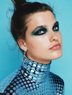 “Drama Class: Julia Van Os by Angelo Pennetta for Teen Vogue October 2016. Fashion Editor: Poppy Kain Make Up: Lucia Pica Hair: Syd Hayes Boy Makeup, Natural Makeup For Teens, Teen Makeup, Natural Makeup Tips, Perfect Red Lips, Light Makeup Looks, Best Natural Makeup, Chanel Collection, Winter Makeup