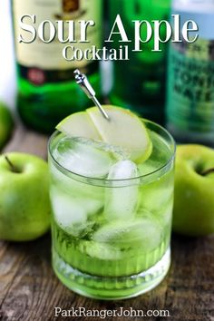 Apple Cocktail Recipes, Green Apple Vodka, Green Cocktails, Cocktails Vodka, Apple Pucker, Cocktail Vodka, Apple Vodka, St Patricks Day Drinks, Irish Drinks