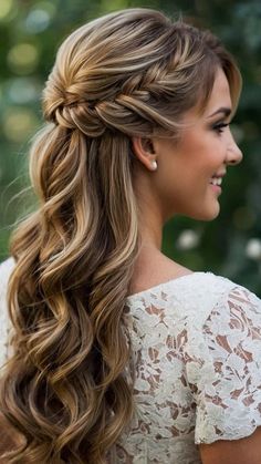 Bridesmaid Romantic Hairstyles, Half Updo Wedding Hair Braid, Wedding Curly Down Hairstyles, Bridesmaid Hair Updo Half Up Half Down, Bride Hair For Long Hair, Bridesmaids Hair Brunette, Brunette Boho Wedding Hair, Bridesmaid Hairstyle Tutorial, Half Up Half Down Hair Elegant