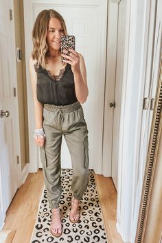 Dress Up Joggers Outfits, Cargo Joggers Outfits Women, Dress Up Joggers, Lace Cami Outfit, Cargo Joggers Outfits, Ingenue Natural, Joggers Outfit Women, Baggy Joggers, Cami Outfit