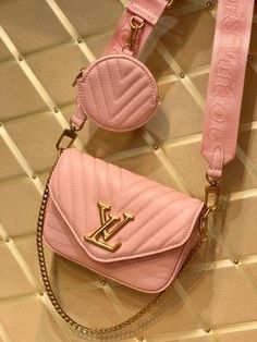 Louis Vuitton introduces the versatile New Wave Multi-Pochette crossbody handbag in quilted calf leather. With its wide strap, featuring an embroidered “Louis Vuitton” signature, gold-color chain for hand or short shoulder carry, and round coin purse clipped on the strap’s snap hook, all removable, it is the very definition of a versatile fashion accessory. Detailed Features 19 x 14 x 5 cm (Length x height x width ) Rose Ballerine Smooth calf leather Calf-leather trim Microfiber lining Vintage g Dream Bags, Celestial Necklace, Pink Purse, Purse Strap, Sierra Leone, Hermes Bag, Lv Bag, Louis Vuitton Twist Bag, New Wave