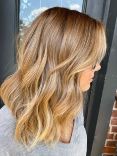 Mousy Blonde Hair With Highlights, Golden Blonde Hair With Dark Roots, Dimensional Golden Blonde, Blonde Balayage Mid Length, Luxury Hair Salon, Dimensional Hair, Dimensional Hair Color, Chillicothe Ohio, Curly Cuts