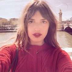 How to Make a Career Out of Looking Very French and Very Chic on Instagram French Haircut, Hair Bangs, Dull Hair, Curtain Bangs