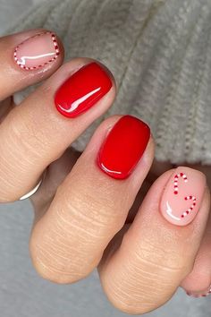 60  Festive Short Christmas Nails [2024] For A Sparkle And Glam Look Short Christmas Nails, Beige Nails Design, Christmas Nails 2023, Classy Nail Art Ideas, Nail Art Noel, Classy Nail, Candy Cane Nails, Heart Nail Designs, Peach Nails