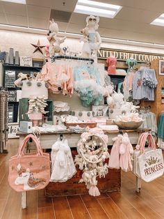 there are many baby items on display in the store and it is hard to tell what kind