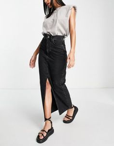 ASOS DESIGN organic denim '90's' maxi skirt in washed black | ASOS Long Denim Skirt Outfit, Dit Outfit, Black Skirt Outfits, Long Jean Skirt, Denim Street Style