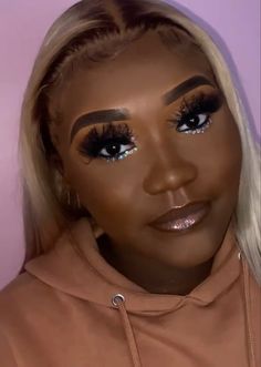 Natural Glam With Rhinestones, Grey Prom Makeup, Glitter Under Eyes Make Up Black Women, Bd Outfits, Grey Eye Makeup, Brown Girls Makeup