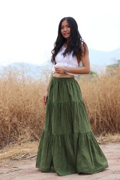 Langer Rock / Langer Boho Rock / Maxirock / Langer Rock / - Etsy.de Long Flowy Skirt Outfit, Boho Skirt Outfit, Flowy Skirt Outfit, Boho Long Skirt, Long Skirt Outfits For Summer, Green Skirt Outfits, Long Boho Skirt, Long Green Skirt, Looks Hippie