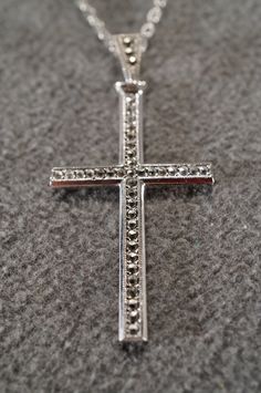 I am offering this fabulous vintage sterling silver necklace. This piece is truly gorgeous, and it has the following features: * beautiful vintage necklace * cross design * religious * etched * dangle * 20 inches in length This is a fantastic and classic piece. There is tons of sparkle and shine with this piece. It will beautifully complement your upcoming fashion season. Buyer pays all shipping and handling. Silver Crucifix Cross Necklace For Anniversary, Vintage Silver Engraved Cross Necklace, Vintage Silver Sterling Silver Cross Necklace, Vintage Sterling Silver Cross Pendant Necklace, Vintage Engraved Silver Cross Necklace, Vintage Sterling Silver Cross Necklace, Vintage Cross Pendant Necklace For Anniversary, Vintage Sterling Silver Crucifix Jewelry, Vintage Silver Cross Pendant Jewelry