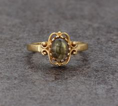 Labradorite Ring, Handmade Ring, Unique Ring, Vintage Ring, Statement ring, Women Ring, Dainty Ring, Promise Ring, Anniversary Ring, Wedding Ring, Gift Ring, Gift For Her SIZE :- All Size Are Available. US1 TO US16, If Your Size Not  Listed Feel Free to Contact us METAL :- Brass, gold plated FINISH :- gold  STONE :- Green Labradorite COATING: 18k gold over (We can made a special type of coating for your personal preference ) We Crafted These in 100% Solid Silver and Brass These Simple rings are Unique Rings Vintage, Labradorite Ring, Wedding Rings Vintage, Unique Ring, Ring Dainty, Pretty Rings, Gift Ring, Ring Unique