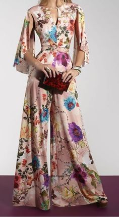 Red Dress Outfit Night, Outfit Night, Red Dress Outfit, Gorgeous Gowns, Dress Outfit, Mode Inspiration, Elegant Outfit, Moda Fashion, Floral Print Dress