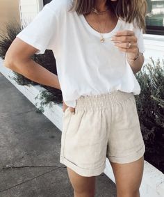 Tan Linen Shorts Outfit Summer, Beach Vacation Outfit Inspiration, Neutral Linen Shorts, Summer Beach Neutral Shorts, Neutral Cotton Summer Shorts, Summer Neutral Linen Shorts, Cotton Shorts Outfit, Linen Shorts Outfit Summer, High-waisted Linen Summer Shorts