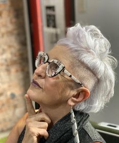 Mohawk Women Short, Women Mullet Short Hair, Cheveux Courts Funky, Side Down Hairstyles, Short Punk Hair, Silver Haired Beauties, Futuristic Sunglasses, Growing Out Short Hair, Hair Styles Color