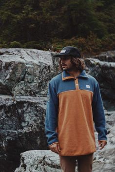 Guys Hiking Outfit, Pacific Northwest Mens Style, Patagonia Style Mens, Granola Guy Aesthetic Summer, Granola Men Aesthetic, Men Granola Outfits, Mens Patagonia Outfit, Mens Outdoorsy Style