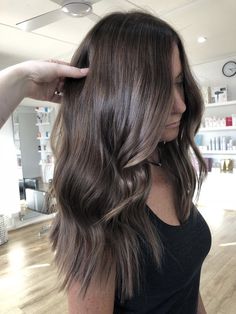 Cool Tone Brown Hair, 10 Major Winter Hair Colors, Bilage Hair, Winter Hair Colors, Fall Hair Trends, Brown Hair Balayage, Winter Hair Color, Winter Hair, Hair Color And Cut