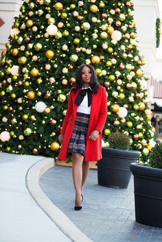 Clinical Outfits, Plaid Christmas Outfit, Plaid Clothes, University Lifestyle, Chic Summer Dresses, Casual Office Wear, Stripped Tops, Christmas Outfits Women, Christmas Party Outfits