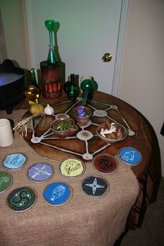 a table topped with lots of different types of buttons