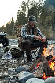 Yellowstone Style Men, Male Camping Outfits, Mountain Man Fashion, Men Camping Outfits, Outdoor Outfit Men, Camping Outfits Men, Rugged Mens Fashion, Woodsman Style, Outdoorsman Style