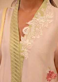 Stiching Styles, Simple Neck Design, Designer Neck, Embroidery Fashion Detail, Luxury Pret, Dress Business, Shirt Korean, Pakistani Fashion Casual, Kurti Embroidery Design