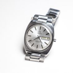 Wonderful original Omega Seamaster automatic vintage silver dial,  cal.1020 from 1984 Extremely rare in this all-original gorgeous condition. Swiss Omega 1020 movement with 17 jewels is in excellent working condition. The watch case and original bracelet are made in Stainless Steel in very nice gently polished condition with small traces of use, please look at the photos. The bracelet in full length is good enough for a 185 mm wrist. Square day/date window at the 3 o'clock position. The original silver Omega dial which is embellished with clear raised silver/black baton markers, silver/black hour hands, and a sweeping silver second hand is in fantastic condition.  The dial is signed Omega Seamaster Automatic Swiss Made and the back casing shows the Seamaster Emblem. Original Omega plexigla Nostalgic Chronometer Watch, Timeless Automatic Watches For Collectors, Retro Silver Watch With Date Indicator, Timeless Automatic Watch Accessories For Collectors, Timeless Automatic Watch Accessories, Retro Silver Watches With Date Indicator, Vintage Watches With Date Indicator, Vintage Watches With Date Indicator For Anniversary, Vintage Chronometer Watch For Anniversary