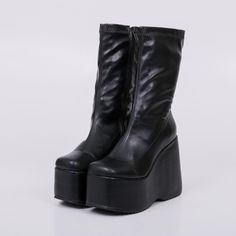 Bota Feminina Plataforma-Bota Feminina Plataforma Kimberly Preto    Direto dosanos 2000, nossa bota Kimberly vem com o design de bico quadrado e o salto plataforma estilo anabela, trazendo oconforto e a ousadia Y2K. Pra vo... 2000 Aesthetic Outfits, 2000 Shoes, Fame Clothes, 2000s Shoes, 2000 Aesthetic, Gender Fluid Fashion, Aesthetic Shoes, Not Me