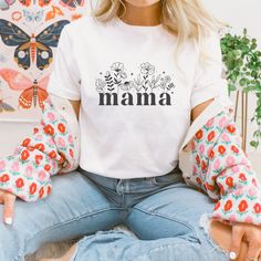 Flower Mama Tshirt Retro Boho Mama Shirt Gift for Mom Baby Shower Gift Mother's Day Gift Floral Mama Shirt Subtle Mama Flower Tee 🌸 Our Bella+Canvas 3001 tees have that light and vintage feel. ❤️ ➢HOW TO ORDER *Select size + color from the drop down menus *Please review all the information provided before placing your order *Add to cart + place order ❤️ *Your shirt is now in production & will be ready to ship in 1-3 days! ➢SIZING *These are soft men's-cut shirts. Although these are unisex, we w Boho Mama, Mama Tshirts, Cadeau Baby Shower, Mama T Shirt, Mom Baby, Mama Shirts, Mens Cuts, Mama Shirt, Cut Shirts