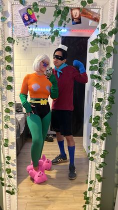 #co Mermaid Man And Barnacle Boy Couple, Cartoon Characters Couple Costumes Ideas, Mermaid Man And Barnacle Boy Costume Diy, Spongebob Couple Costume, Ideas Para Disfraces En Pareja, Mermaid Man And Barnacle Boy Costume, Gym Halloween Costume, Couples Halloween Outfits Costume Ideas, Cartoon Couple Costumes