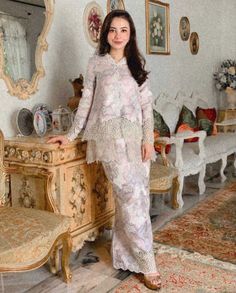 Brokat Modern, Beautiful Gown Designs, Dress Brokat Modern, Eid Fashion, Nikah Outfit, Kebaya Modern Dress, What Should I Wear Today, Kebaya Dress