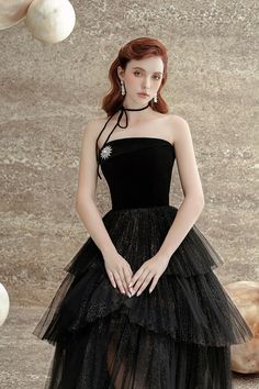 Look stunning for your special event in this midi dress. Its figure-hugging design, straight across the neckline, and layered tulle fabric create an irresistible, party-ready look you will love. Feel beautiful and confident no matter the occasion. Evening Tulle Strapless Dress For Prom, Elegant Tulle Corset Dress For Formal Occasions, Elegant Tulle Prom Dress, Elegant Formal Tulle Corset Dress, Glamorous Tulle Strapless Dress For Formal Occasions, Glamorous Strapless Tulle Evening Dress, Evening Tulle Strapless Dress For Prom Season, Formal Strapless Fitted Tulle Dress, Formal Fitted Strapless Tulle Dress