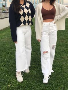 Outfits With White Pants Aesthetic, White Mom Jeans Outfit Winter, Outfits Jean Blanco, Jeans Blancos Outfit Mujer, Outfits Con Jean Blanco, Fits With White Jeans, Ootd White Jeans