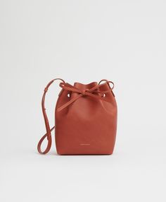 cover Mansur Gavriel Mini Bucket Bag, Modern Clutch, Mansur Gavriel Bag, Minimalist Tote, Mini Bucket Bag, Mini Bucket Bags, Mini Bucket, Fall Capsule Wardrobe, Mansur Gavriel