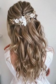 Wedding hairstyle Wedding Hair Half, Wedding Hair Ideas, Best Wedding Hairstyles, Long Hair Wedding Styles, Wedding Hairstyles Half Up Half Down, בר מצווה, Hairstyle Trends, Wedding Hair Inspiration, Wedding Hair Down