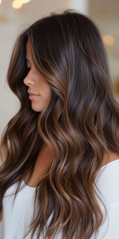 Get ready to be amazed by these 25 stunning caramel balayage hairstyles and haircuts! Whether you're looking for a subtle change or a bold transformation, these caramel tones are sure to elevate your look. From soft caramel highlights to full-on balayage, there's a style here for everyone. Embrace the warmth of caramel hues and step up your hair game today! #CaramelBalayage #HairInspo #HairstyleIdeas #BalayageBeauty Face Framing Highlights Indian Hair, Dark Sunkissed Hair, Beige Bayalage Brunette, Contour Highlights Hair, Contour Hair Highlights, Balayage On Dark Skin, Hair Contouring Brunette, Contouring Hair Brunette, Sombre Hair Brunette