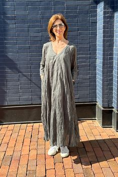 Crafted from 100% medium-weight woven organic crinkled cotton in a versatile grey shade designed by Kiitoslife. This long-sleeve dress, available in free/one size, is a quintessential example of transitional wear, perfect for all seasons throughout the year. The medium-weight crinkled cotton provides a beautiful balance between comfort and structure, making it suitable for layering or wearing on its own. The long sleeves offer additional warmth and coverage, ideal for cooler months, while the fr Book Throw Pillows, Organic Dress, Fabric Sale, Kids Pants, Kids Tops, Gray Dress, V Neck Dress, Kids' Dresses, Tunic Dress