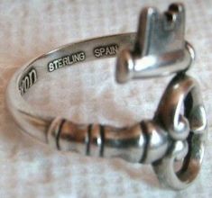 a silver ring with the word sterling span written on it's side and two metal handles