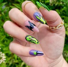 Disney Character Nails Easy, Neon Disney Nails, Summer Disney Nails, Classy Disney Nails, Simple Disney Nails, Disney World Nails, Spooky Disney, Disney Themed Nails