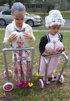 Old Lady Costume, Baby Kostüm, Funny Pix, Halloween Costume Contest, Goofy Pictures, Fantasias Halloween, Cute Halloween Costumes