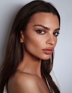 90s Wedding Makeup, Smoky Brown Eye Makeup Natural, Emily Ratajkowski Makeup, Makeup Therapy, Wedding Hairstyles And Makeup, 90s Makeup, Makeup Tip, Glow Skin, Olive Skin