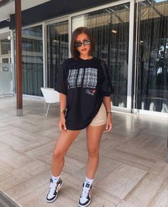 Tshirt And Shorts Outfit, Tshirt Dress Outfit, Oversize Tshirt Outfits, Errands Outfit, Outfit Oversize, Summer Outfits For Moms, Biker Short, Warm Weather Outfits, Tshirt Outfits