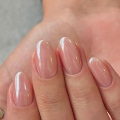 Wedding Nails For Bride Natural Simple, Natural Chrome Nails Designs, New Mom Manicure Nail Ideas, Natural Bride Nails, Bridesmaid Nails Design, Wedding Chrome Nails For Bride, Classy Bride Nails, Short Classy Wedding Nails, Wedding Natural Nails