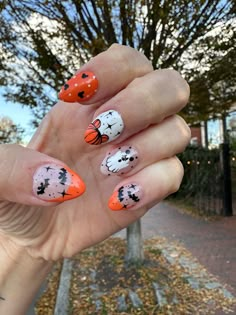 Disney Nail Designs Halloween, Mickey Mouse Pumpkin Nails, Disneyland Nails Halloween, Disney Pumpkin Nails, Halloween Town Nails, Halloween Disney Nails Design, Halloween Mickey Nails, Disney Halloween Nails Acrylic, Spooky Disney Nails