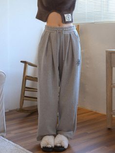 Composition : COTTON 60% POLYESTER 40%Color : GRAYCountry of Origin : KOREA Pajamas Comfy, Comfy Clothes, Fleece Sweatpants, Comfy Outfits, Pajamas, Sweatpants, Composition, Exterior, The Originals