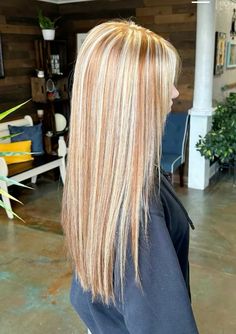 Ginger Hair With Balayage, Blonde With Strawberry Highlights, Ginger And Blonde Highlights, Honey Butter Blonde Hair, Blonde With Ginger Highlights, Blonde Hair With Ginger Highlights, Ginger Blonde Highlights, Ginger With Blonde Highlights, Ginger And White Hair