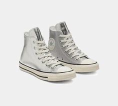 Size: US 5.5/ EUR 36/ 22.5cm/ UK 3.5. All Star Converse Outfit, Sparkly Converse, Silver Converse, Pretty Shoes Sneakers, Silver Sneakers, All Stars Converse, Outfits With Converse, Glitter Shoes, Star Shoes