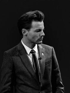 Louis Tomlinson In Suit, Louis Tomlinson Black Suit, Vampire Au, Waterloo Road, Mafia Boss, Louis (one Direction), Louis And Harry