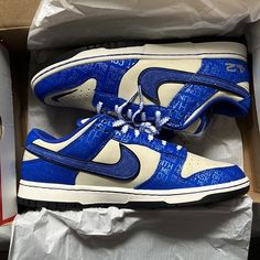 Nike Dunk Low,Jackie Robinson Nike Dunk Low Jackie Robinson, Jackie Robinson Dunks, Dunk Outfits, Shoe Plug, Sick Shoes, Dunk Lows, Sb Dunks, Streetwear Inspiration, Dr Shoes